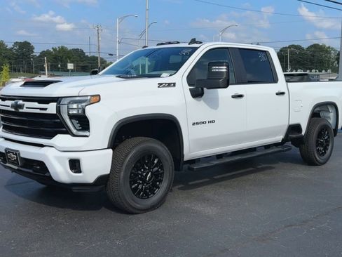 Used 2024 Chevrolet Silverado 2500 LT AWD/4WD image 4