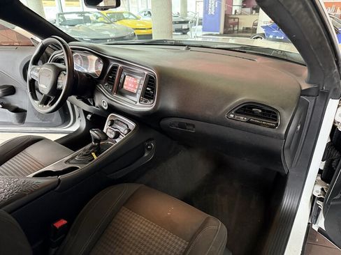 Used 2016 Dodge Challenger SXT RWD image 20