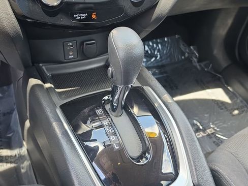 Used 2016 Nissan Rogue SV w/ SV Premium Package FWD image 29