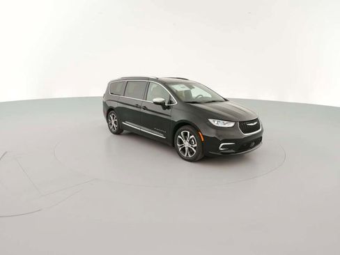 New 2026 Chrysler Pacifica Pinnacle image 16