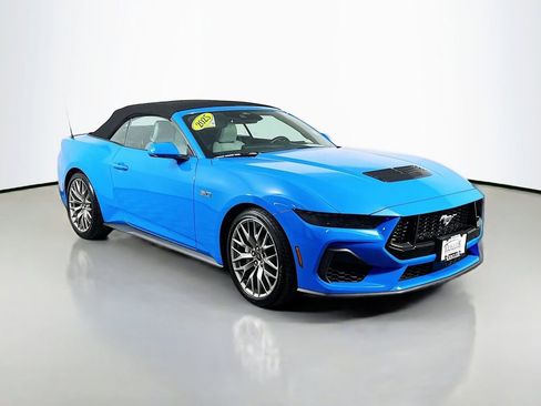 Used 2025 Ford Mustang GT Premium RWD image 3