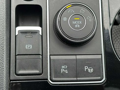 Used 2023 Volkswagen Atlas SEL Premium AWD/4WD image 31