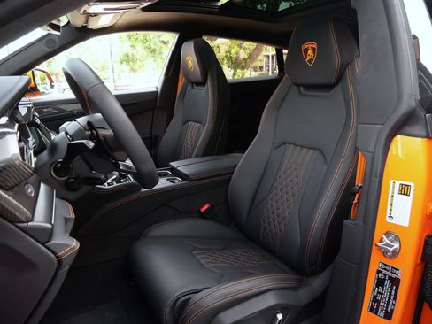 Used 2025 Lamborghini Urus SE AWD/4WD image 15