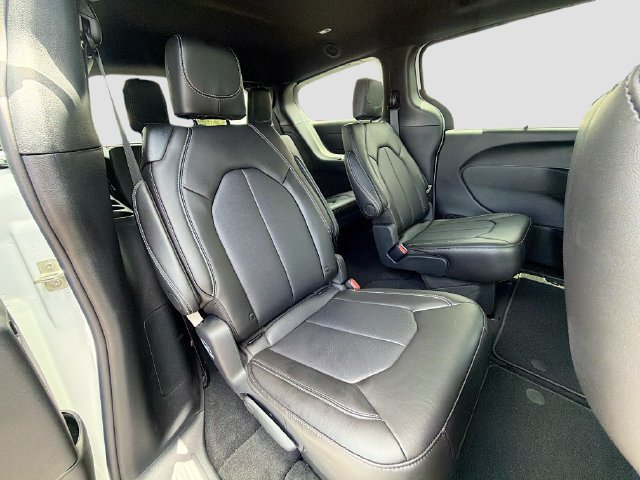 New 2027 Chrysler Pacifica Select FWD image 29