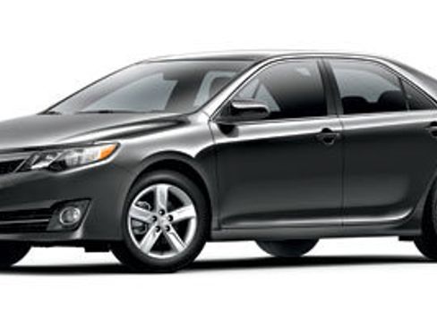 Used 2012 Toyota Camry SE FWD image 1