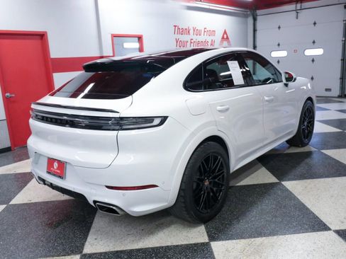 Used 2025 Porsche Cayenne Coupe image 7