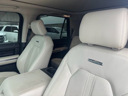 Used 2018 Ford Expedition Platinum image 18