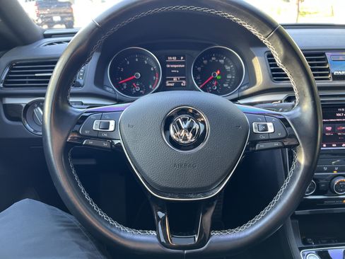 Used 2018 Volkswagen Passat 3.6 FWD image 17
