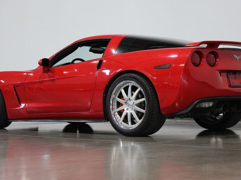 Used 2005 Chevrolet Corvette Coupe w/ Preferred Equipment Group RWD image 37