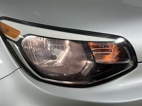 Used 2018 Kia Soul FWD image 34