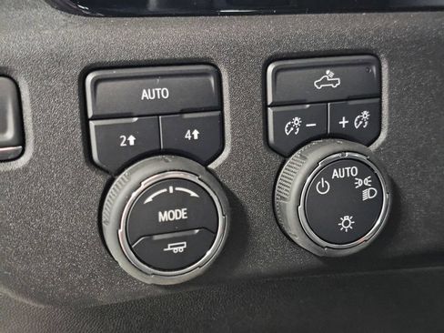 Used 2025 Chevrolet Silverado 1500 LT AWD/4WD image 31