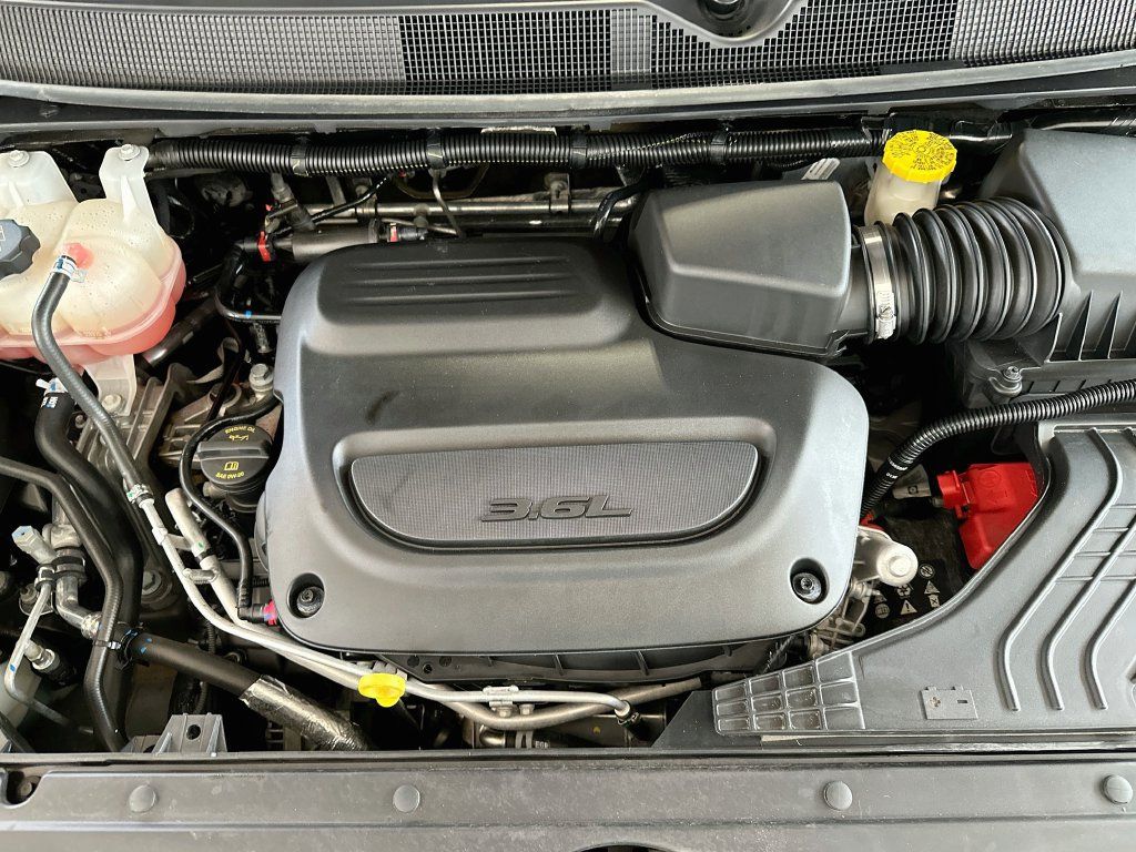 Used 2025 Chrysler Pacifica Select FWD image 30