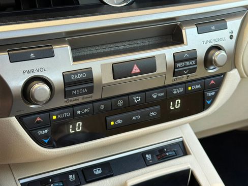 Used 2015 Lexus ES 300h w/ Navigation System Package FWD image 26
