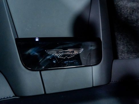 Used 2025 Aston Martin V8 Vantage Coupe image 34