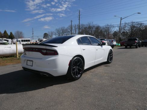 Used 2019 Dodge Charger SXT w/ Plus Group image 5