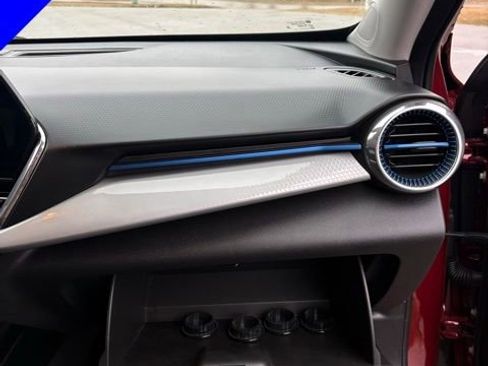 Used 2025 Chevrolet Trax LT image 32