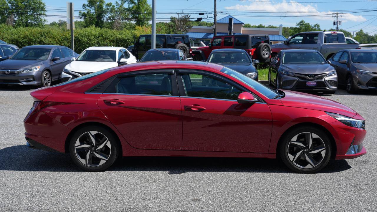 Used 2021 Hyundai Elantra Limited w/ Cargo Package FWD image 4