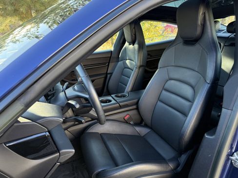 Used 2022 Porsche Taycan image 36