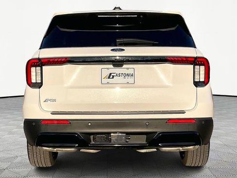 Used 2025 Ford Explorer ST-Line image 6