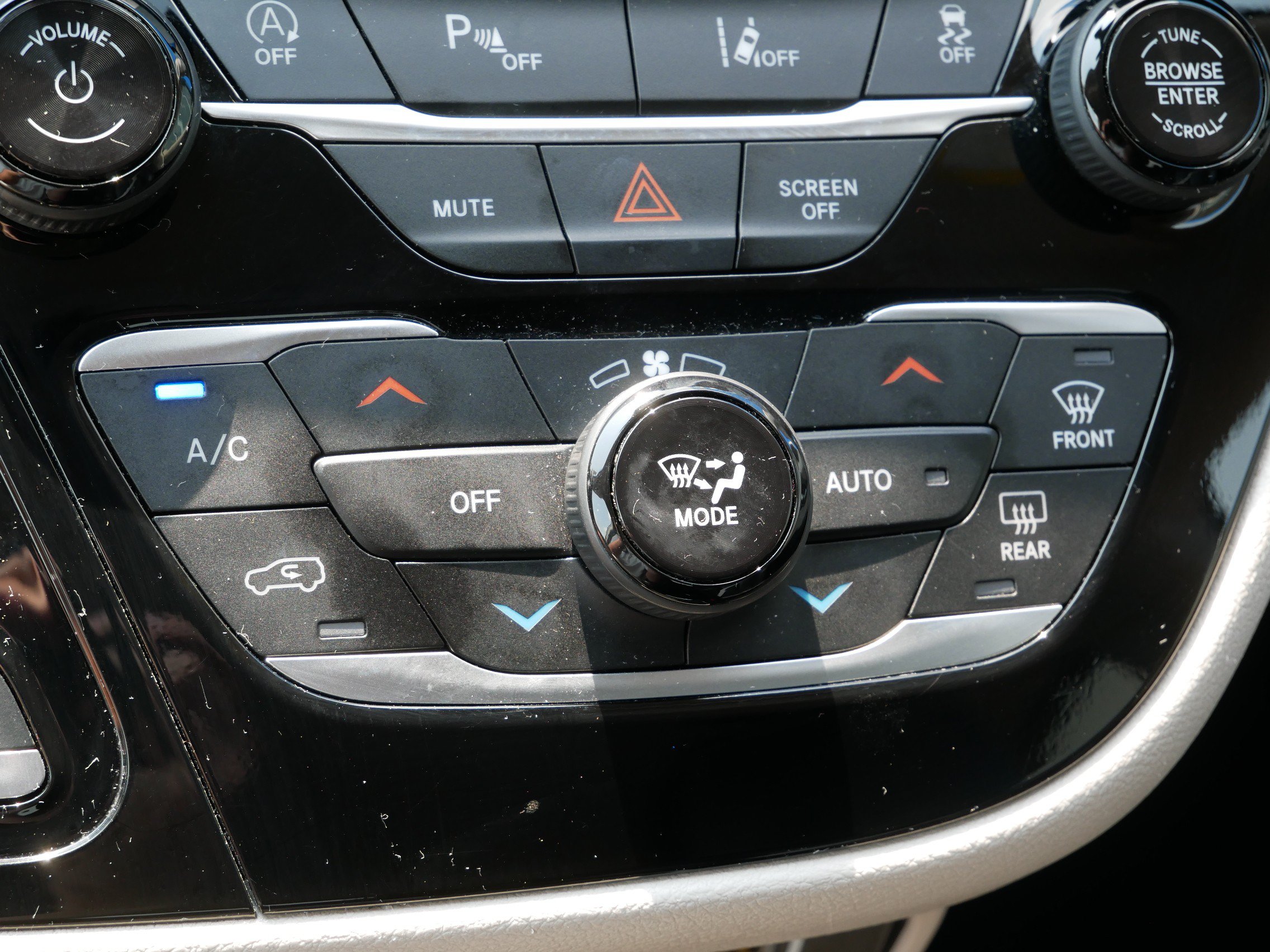 Used 2023 Chrysler Pacifica Touring-L FWD image 19