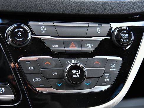 Used 2023 Chrysler Voyager LX image 25