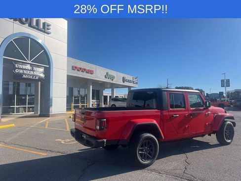 New 2025 Jeep Gladiator Sport image 3