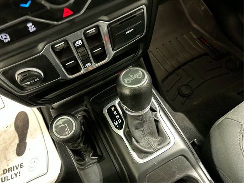 Used 2018 Jeep Wrangler Unlimited Sport S image 16