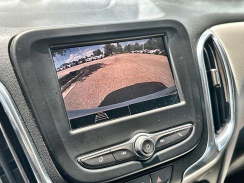 Used 2022 Chevrolet Equinox LS FWD image 27