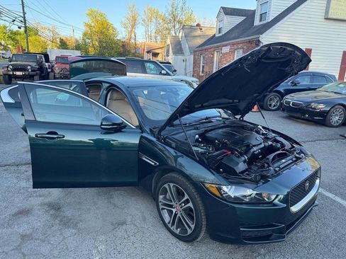 Used 2017 Jaguar XE Premium image 13