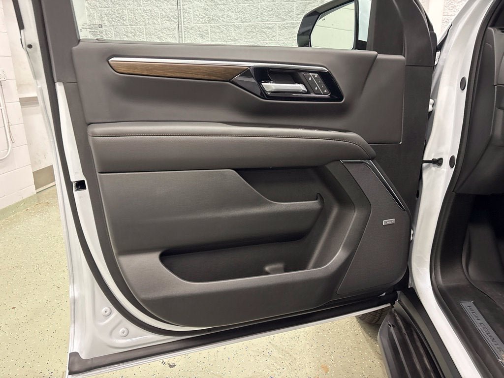 New 2027 Chevrolet Tahoe High Country w/ Sun And Tow Package AWD/4WD image 14