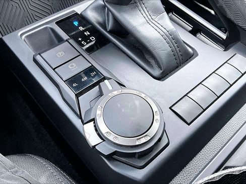 Used 2025 Toyota Tacoma SR image 32