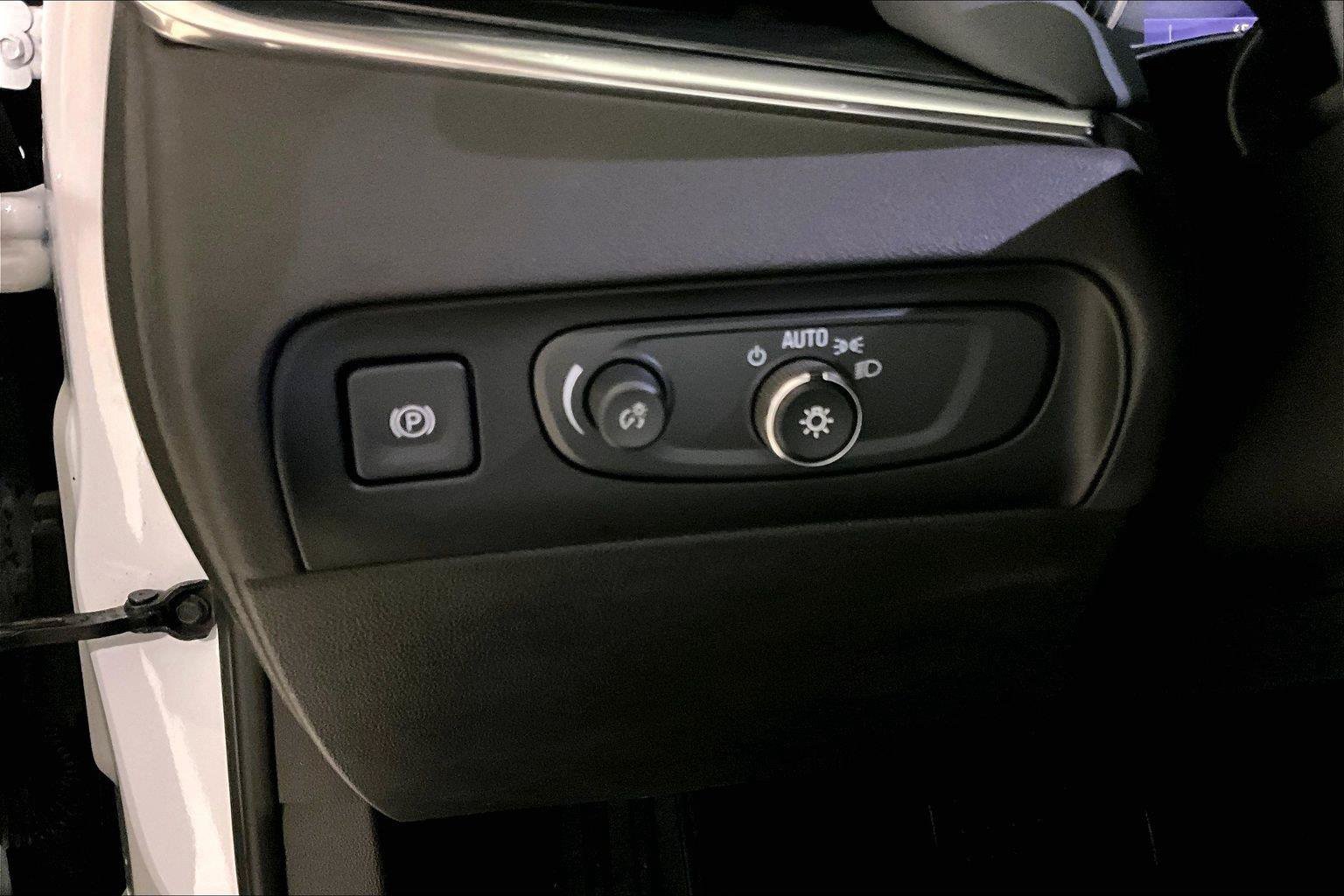 Used 2021 Buick Enclave Essence w/ Sound and Sites Package AWD/4WD image 37