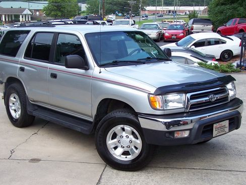 Used 2000 Toyota 4Runner 2WD image 3