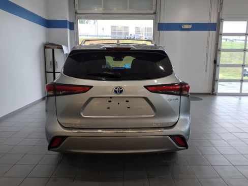 Used 2023 Toyota Highlander Platinum AWD/4WD image 6