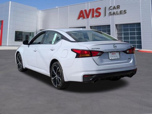 Used 2025 Nissan Altima 2.5 SR w/ SR Premium Package AWD/4WD image 9