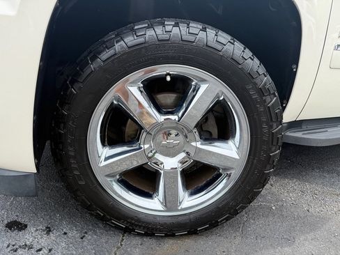 Used 2013 Chevrolet Avalanche LTZ AWD/4WD image 7