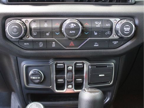 New 2026 Jeep Gladiator Sport AWD/4WD image 22