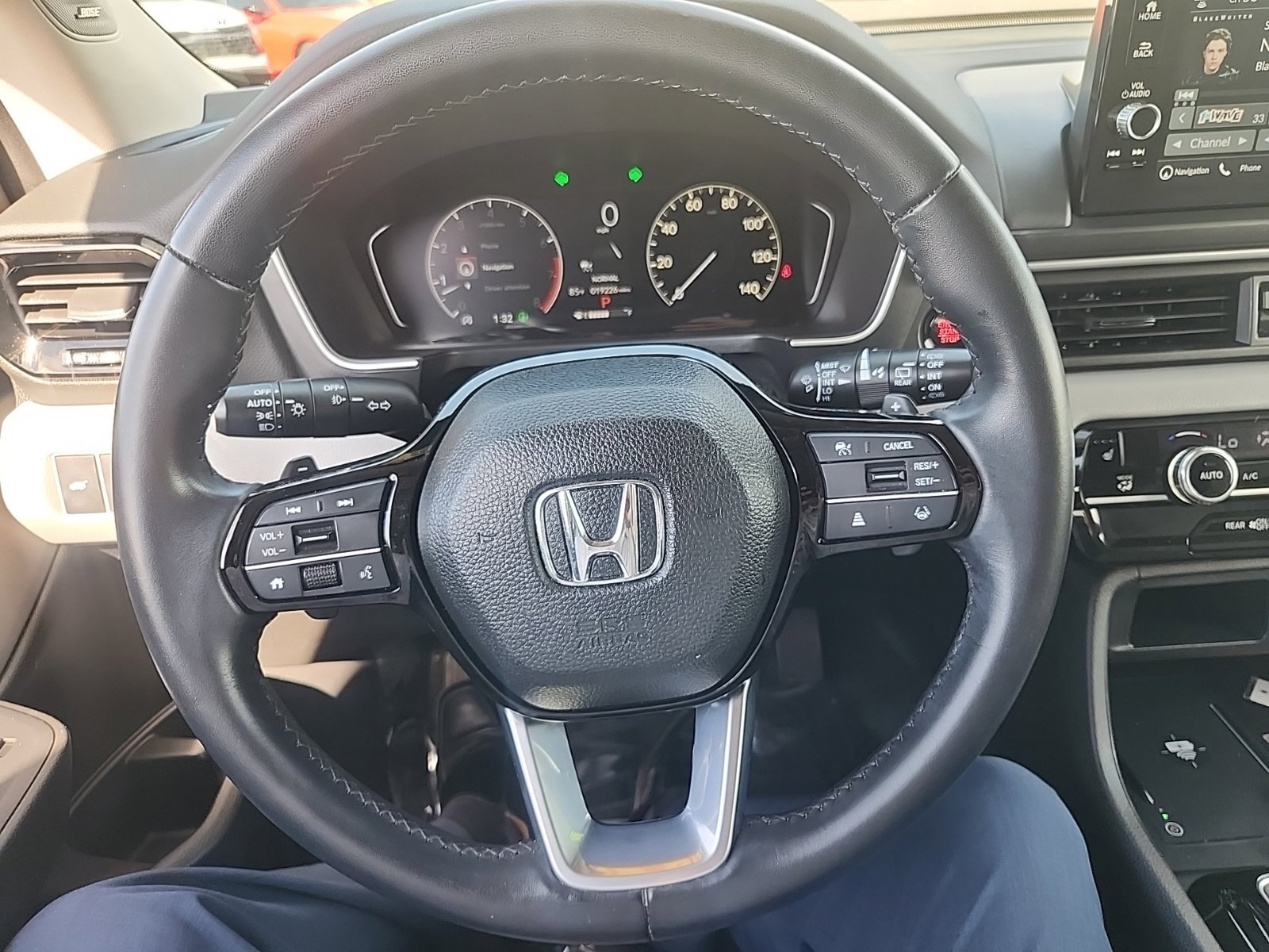 Used 2025 Honda Pilot Touring image 21