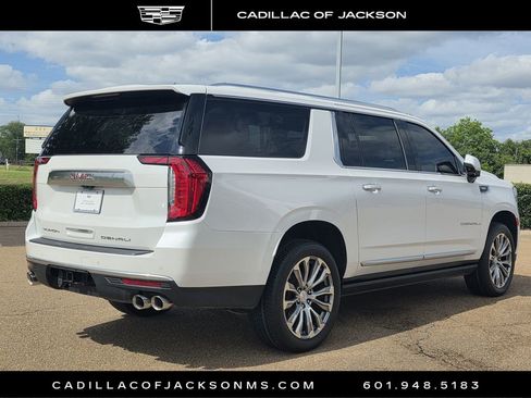 Used 2022 GMC Yukon XL Denali w/ Denali Ultimate Package AWD/4WD image 5