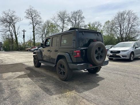 Used 2022 Jeep Wrangler Unlimited Sahara AWD/4WD image 6