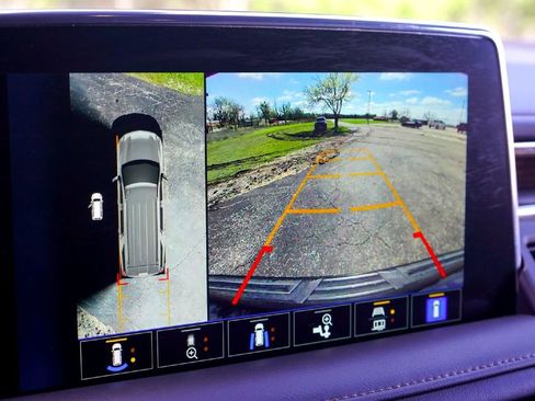 Used 2022 Chevrolet Suburban High Country RWD image 19