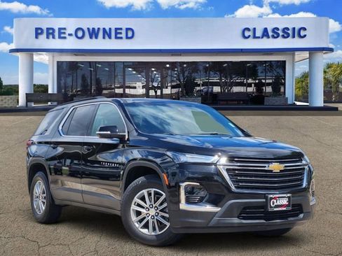 Used 2023 Chevrolet Traverse LT FWD image 1