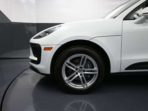 Certified 2025 Porsche Macan image 12