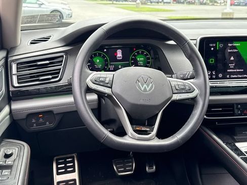 Used 2024 Volkswagen Atlas Peak Edition SE AWD/4WD image 22