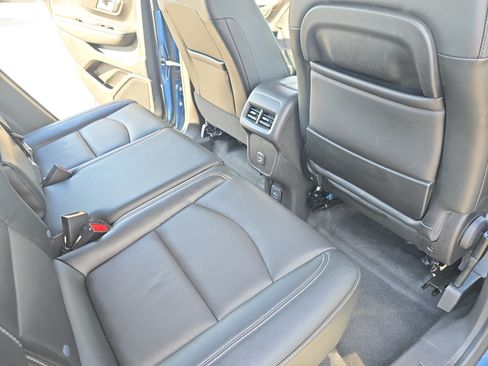 Used 2024 GMC Terrain SLT AWD/4WD image 11
