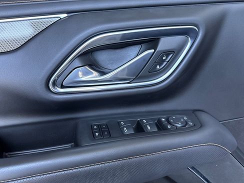 Used 2023 GMC Yukon AT4 w/ Technology Package AWD/4WD image 11