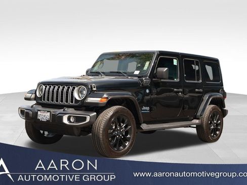 Used 2025 Jeep Wrangler Unlimited Sahara AWD/4WD image 1