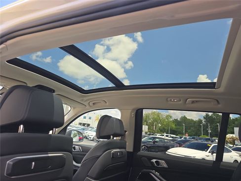 Used 2025 BMW X7 xDrive40i AWD/4WD image 29