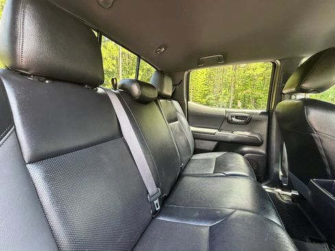 Used 2017 Toyota Tacoma TRD Sport w/ Tow Package RWD image 22
