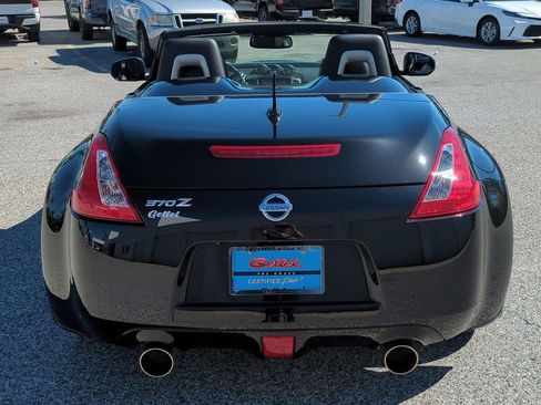 Used 2017 Nissan 370Z Touring image 6